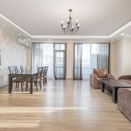 2 Bedrooms 2 Bathrooms Large And Lux Apartment Best Location Yerevan Exterior foto