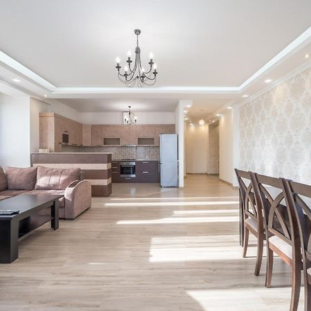 2 Bedrooms 2 Bathrooms Large And Lux Apartment Best Location Yerevan Exterior foto