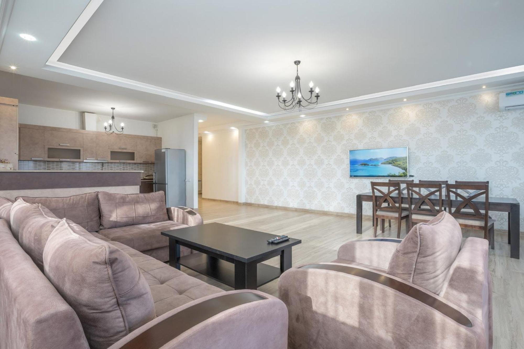 2 Bedrooms 2 Bathrooms Large And Lux Apartment Best Location Yerevan Exterior foto