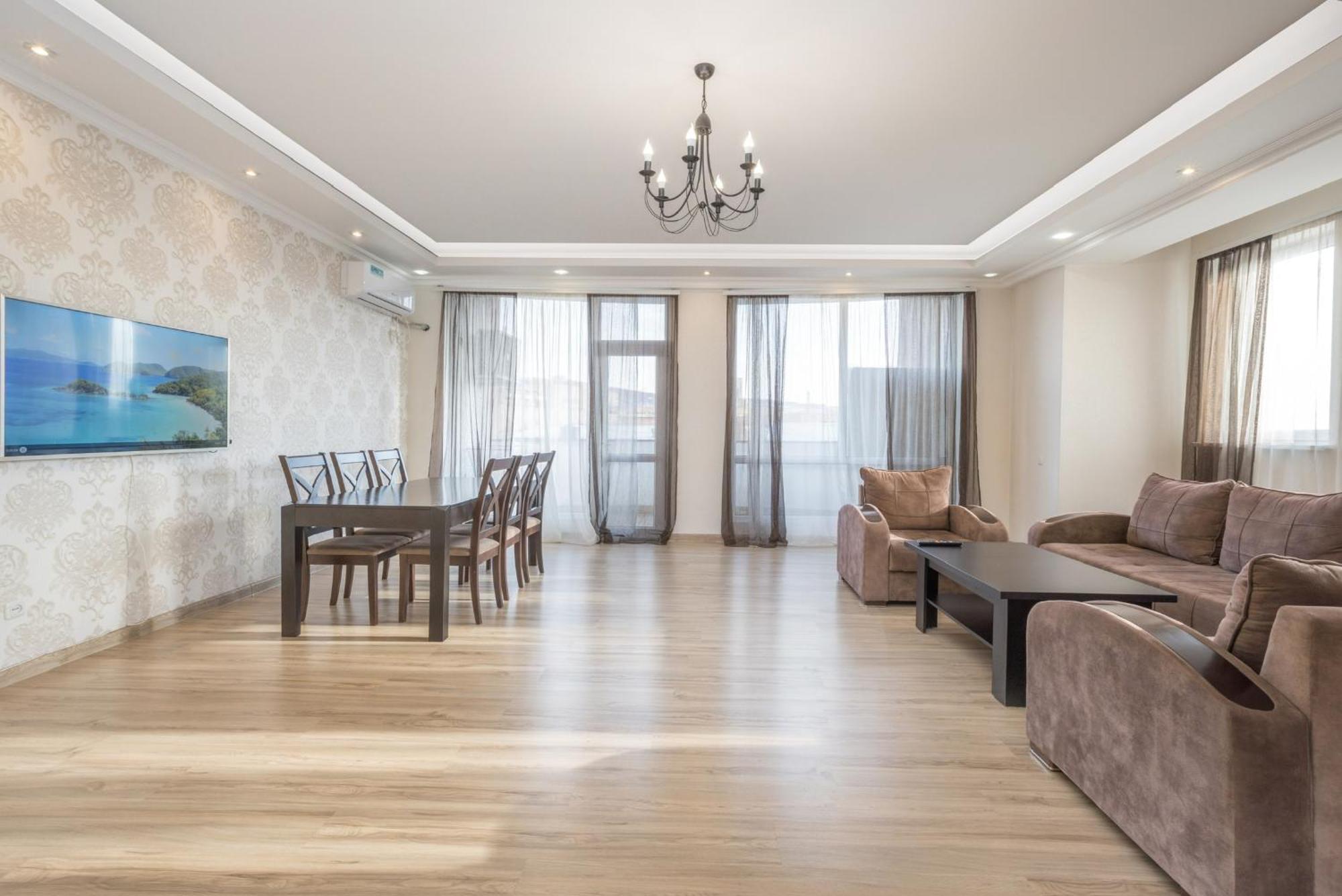 2 Bedrooms 2 Bathrooms Large And Lux Apartment Best Location Yerevan Exterior foto