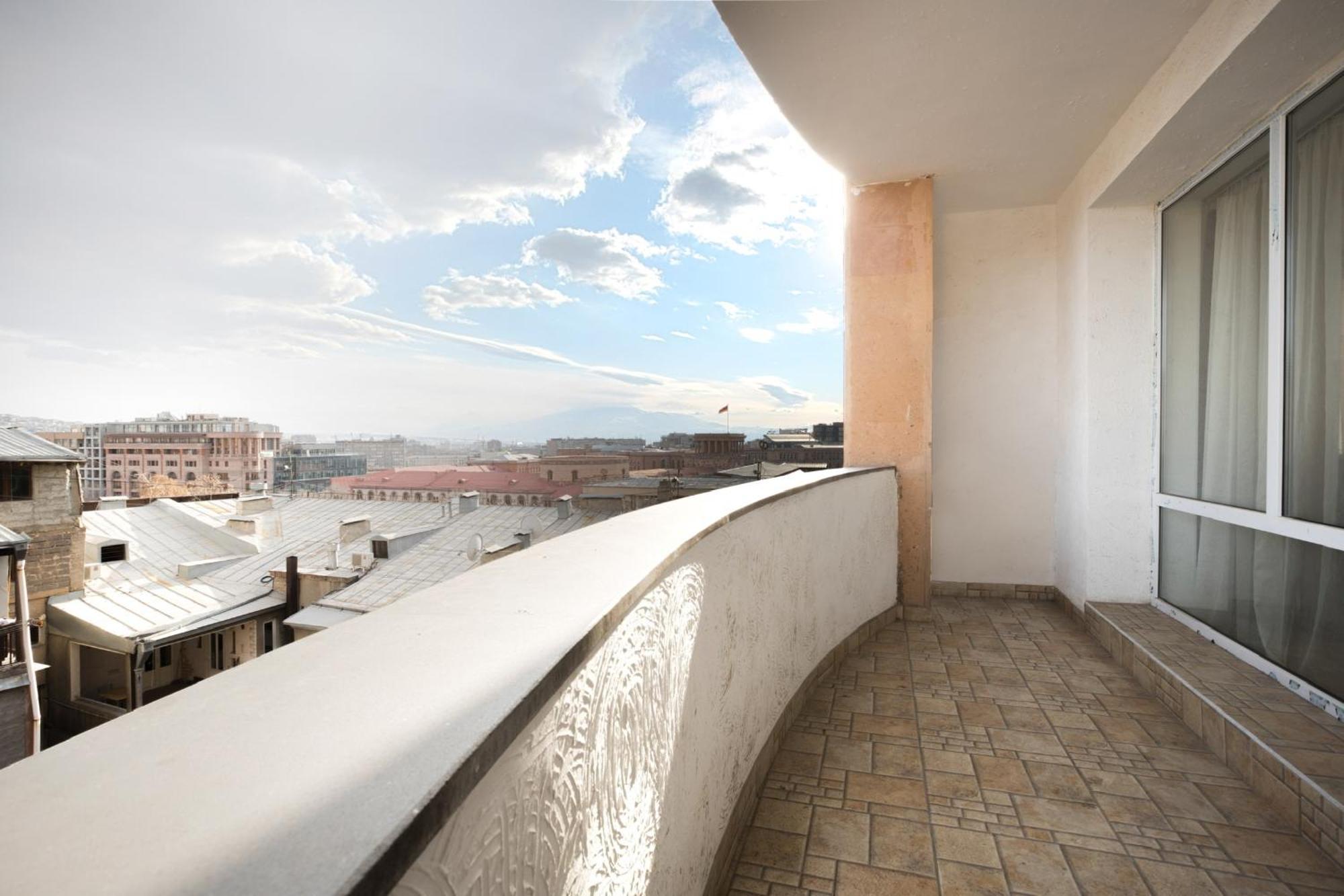 2 Bedrooms 2 Bathrooms Large And Lux Apartment Best Location Yerevan Exterior foto